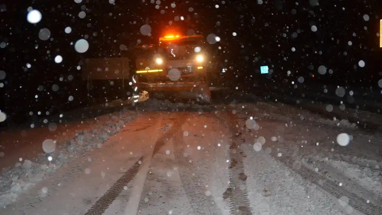 Antalya-Konya Yolunda Kar Nöbeti: Alacabel’de Beyaz Esaretle Mücadele! 8